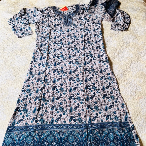 100% polyester - Picture 3 of 3